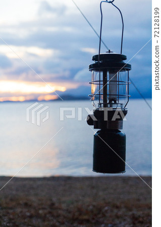 燈籠和早晨的琵琶湖 72128199