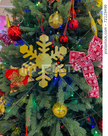 Vertical photo of beautiful Christmas tree with glowing ornament baubles 72129496