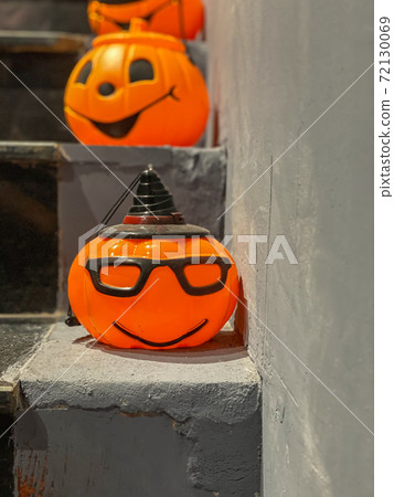 Plastic Halloween jack o' lantern pumpkin heads with funny faces Plastic Halloween jack o' lantern pumpkin heads with funny faces 72130069