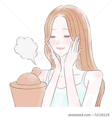 一個用蒸鍋保濕臉的女人 72130129