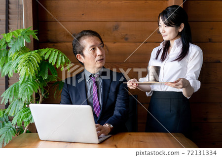 中老年商人和女企業家 中老年商人和女企業家 72131334