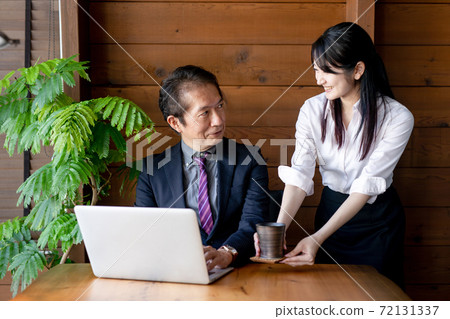 中老年商人和女企業家 中老年商人和女企業家 72131337