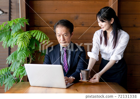 中老年商人和女企業家 中老年商人和女企業家 72131338