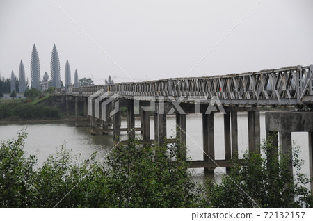 Vietnam, former military demarcation line, Hien Luong Bridge, Ben Hai River Vietnam, former military demarcation line, Hien Luong Bridge, Ben Hai River 72132157