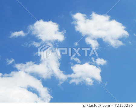 Photo of blue sky with beautiful white clouds 72133250