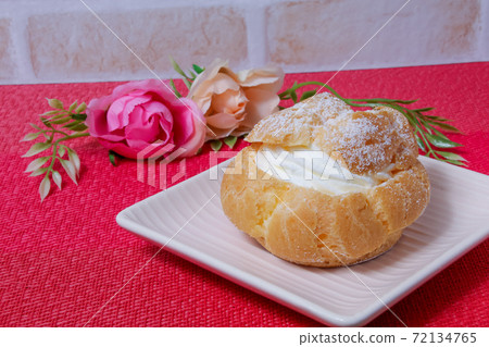 Pastry, cream puff, sweets, dessert, food, cream, sweets, pie crust 72134765