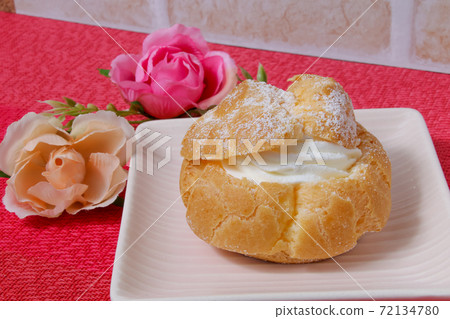 Pastry, cream puff, sweets, dessert, food, cream, sweets, pie crust Pastry, cream puff, sweets, dessert, food, cream, sweets, pie crust 72134780