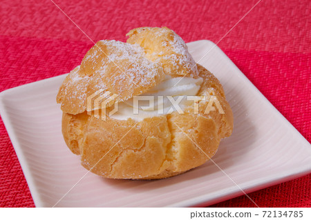 Pastry, cream puff, sweets, dessert, food, cream, sweets, pie crust 72134785