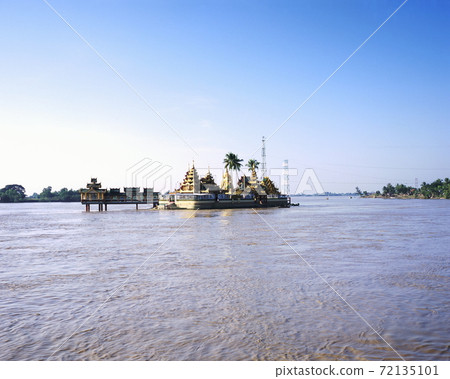 Kyauktan's Yere Pagoda Kyauktan's Yere Pagoda 72135101