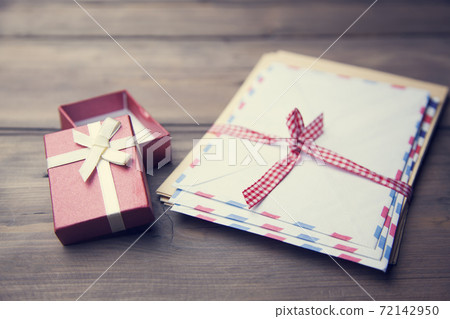 gift box and letter 72142950