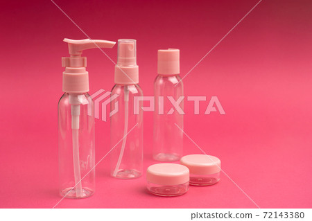 A kit of plastic containers for transportation of shampoos, creams and cosmetics in travel 72143380