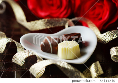Valentine · Chocolate 72144210