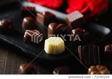 Valentine · Chocolate Valentine · Chocolate 72144224