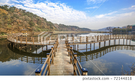 Pohang Geumgwang Reservoir in autumn Pohang Geumgwang Reservoir in autumn 72144818