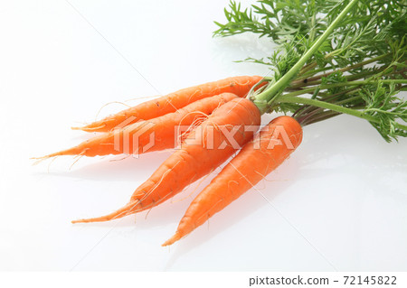 Carrot with leaves Mini carrot 72145822