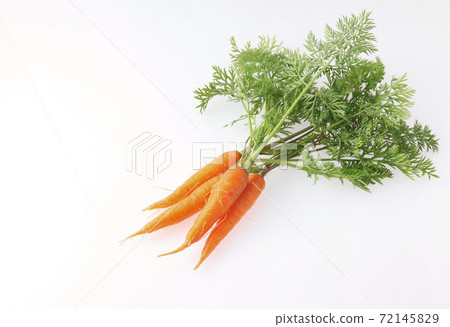 Carrot with leaves Mini carrot 72145829