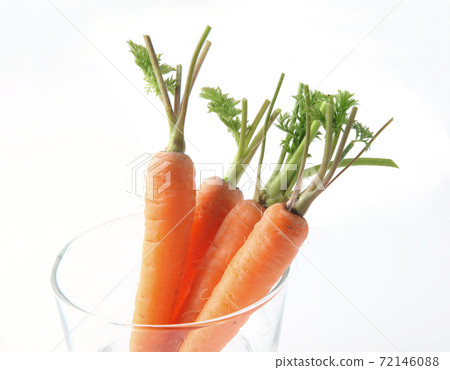 Carrot with leaves Mini carrot 72146088