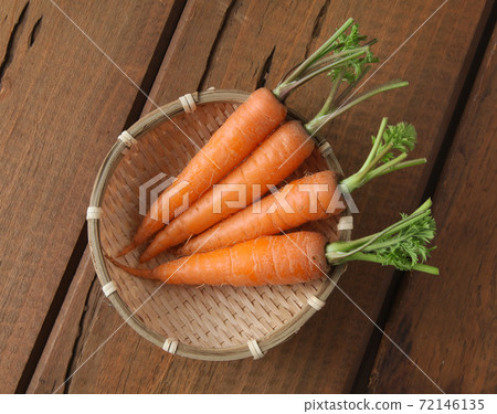 Carrot with leaves Mini carrot Carrot with leaves Mini carrot 72146135