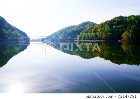 北海道北見市秋天的富里湖 72147751