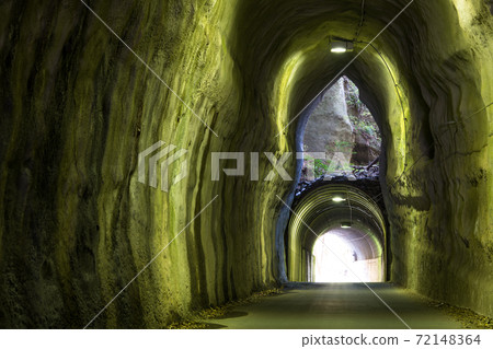 [The mysterious two-story tunnel in the Yoro Valley can be photographed in green] 72148364