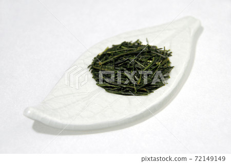 板上的茶葉 72149149