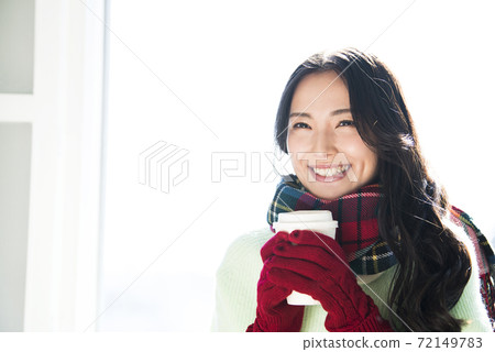 年輕女子肖像檔咖啡 年輕女子肖像檔咖啡 72149783