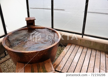 Guest room open-air bath with a view of the sea 72150206