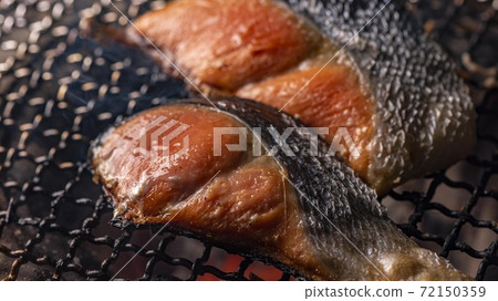 Baked sweet potato 72150359