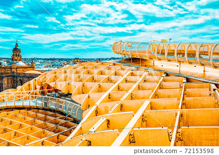 Panoramic view of the city of Seville from the observation platf Panoramic view of the city of Seville from the observation platf 72153598