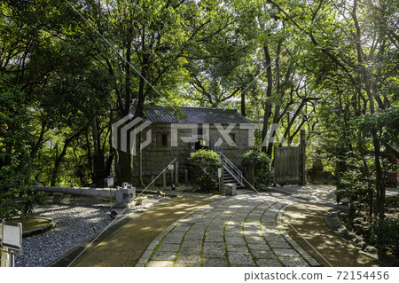 廣島縣吳市市立峰山紀念堂前高卡拉群台炸藥儲存處(1號樓) 廣島縣吳市市立峰山紀念堂前高卡拉群台炸藥儲存處(1號樓) 72154456