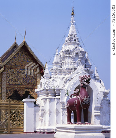 Arch Gate of Wat Phrathat Haripunchai 72156502