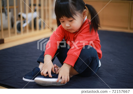 Girl practicing wearing shoes 72157667