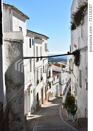 西班牙卡薩雷斯白村 72158287