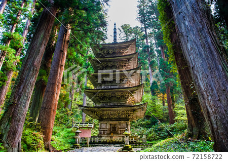 山形縣鶴岡市黑黑山（五層塔） 72158722