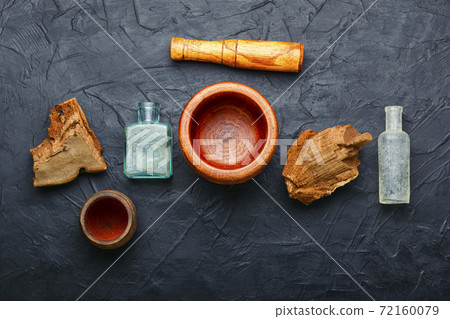 Tinder polypore in herbal medicine 72160079