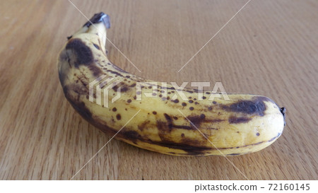 Rotten banana that failed to be preserved 72160145