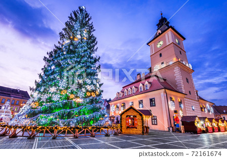 Brasov, Romania, Christmas Market in Transylvania, Europe Brasov, Romania, Christmas Market in Transylvania, Europe 72161674
