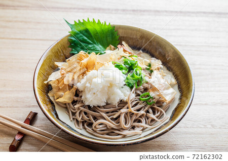Grated soba with spicy radish Grated soba with spicy radish 72162302