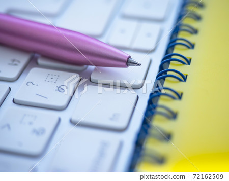 Business image · notebook · keyboard · female 72162509