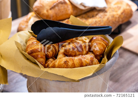 Close up photo of freshly baked croissants in French restaurant Close up photo of freshly baked croissants in French restaurant 72165121