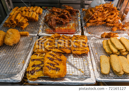 Delicious spring rolls and fried street food at night market Delicious spring rolls and fried street food at night market 72165127