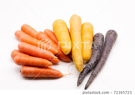 Carrots, organic vegetables, fresh vegetables 72165723