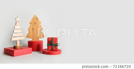 Christmas red stands with gift . 72166720