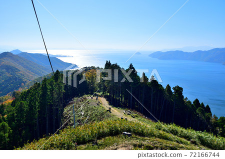 琵琶湖和Yogo湖從山的看法。 琵琶湖和Yogo湖從山的看法。 72166744