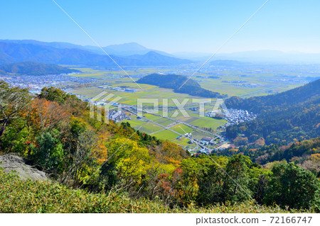 琵琶湖和Yogo湖從山的看法。 72166747
