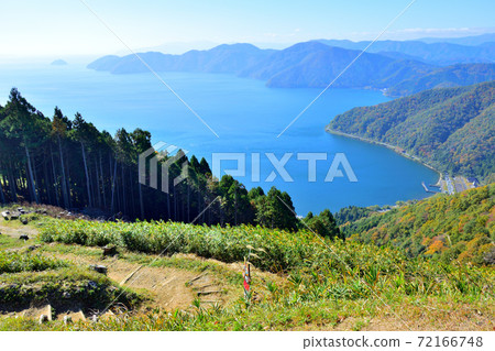 琵琶湖和Yogo湖從山的看法。 琵琶湖和Yogo湖從山的看法。 72166748