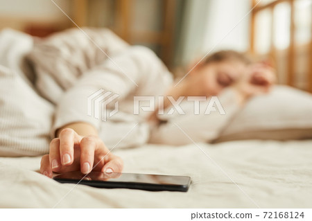 Turning off the alarm on the phone Turning off the alarm on the phone 72168124