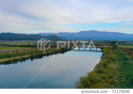 Aerial view, limited express Inaho and Mt. Ninouji in autumn (photographed in November 2020) 72170090
