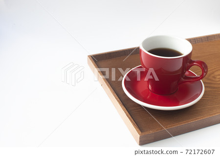 木托盤上的咖啡杯 木托盤上的咖啡杯 72172607