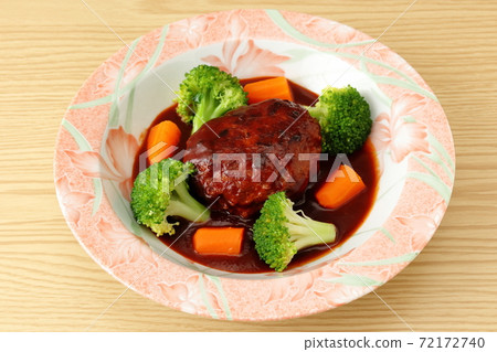 Braised hamburger steak 72172740